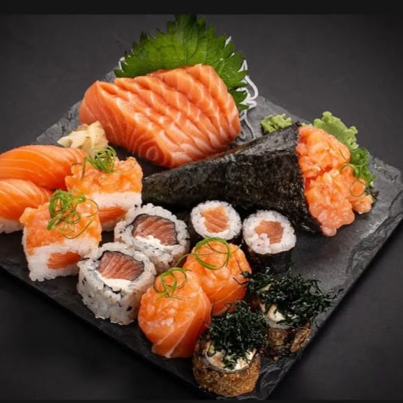 1 Temaki de salmão
2 niguiri de salmão
2 Baterá
2 uramaki de salmão
2 Joe
2 hot couve
2 Shakemaki