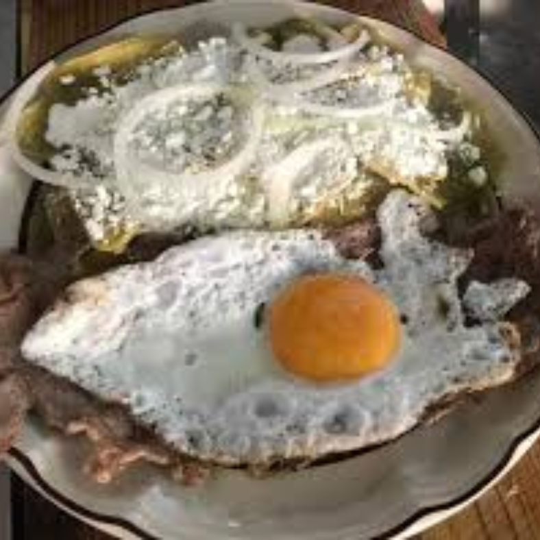Chilaquiles con cecina+huevo estrellado
