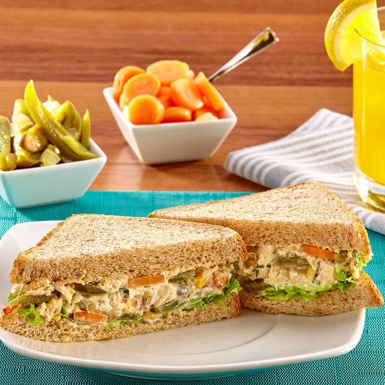 Sándwich de Ensalada de Pollo