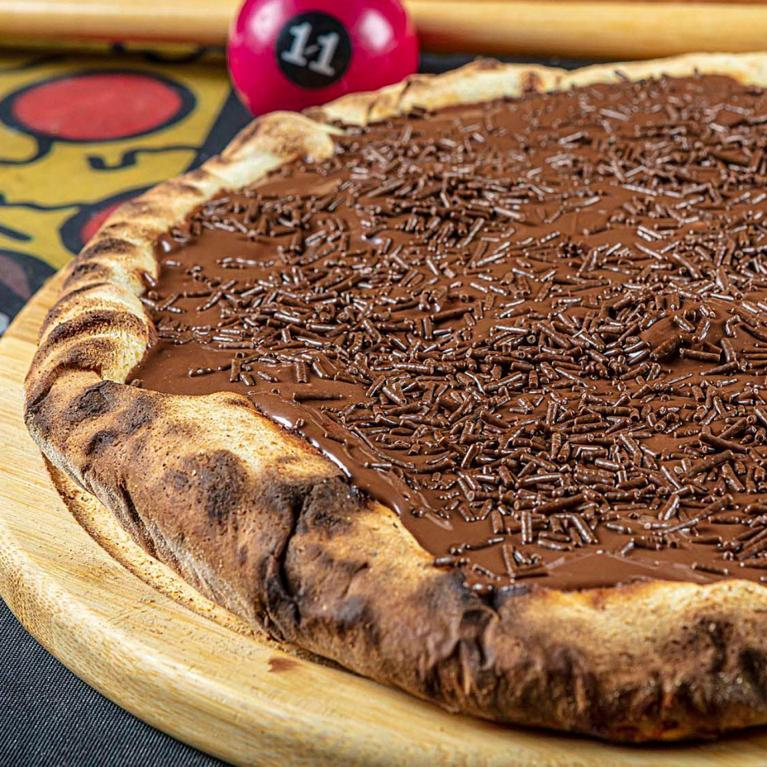 Chocolate ao Leite e Granulado, pizza individual de 4 Fatias.