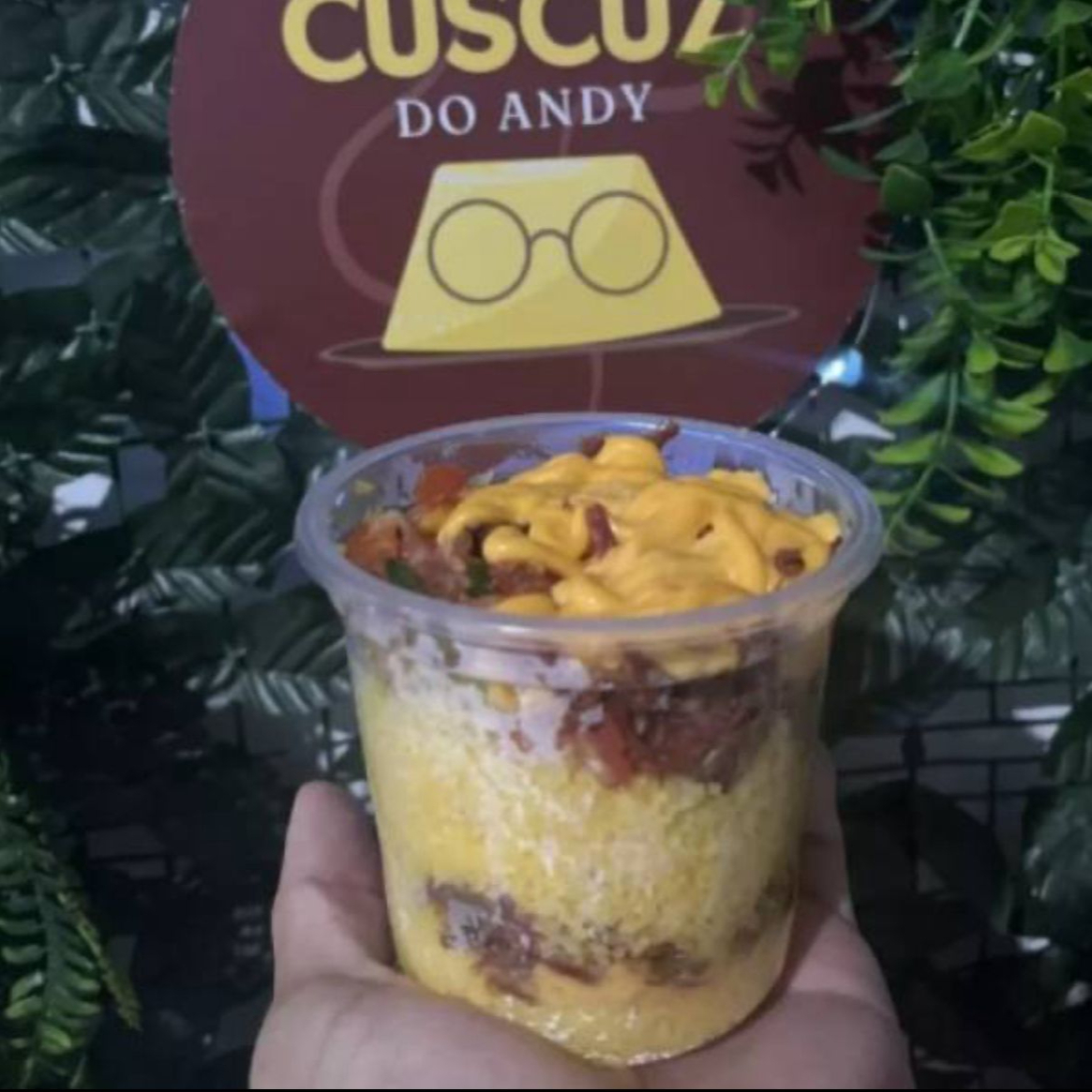 Cuscuz recheado carne louca com cheddar
