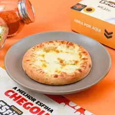 Uma verdadeira explosão de sabor! Recheio cremoso de queijo gorgonzola, com seu sabor forte e marcante, envolto em uma massa crocante e macia. Ideal para quem ama queijos especiais e combinações ousadas. Peça agora e experimente essa delícia única!