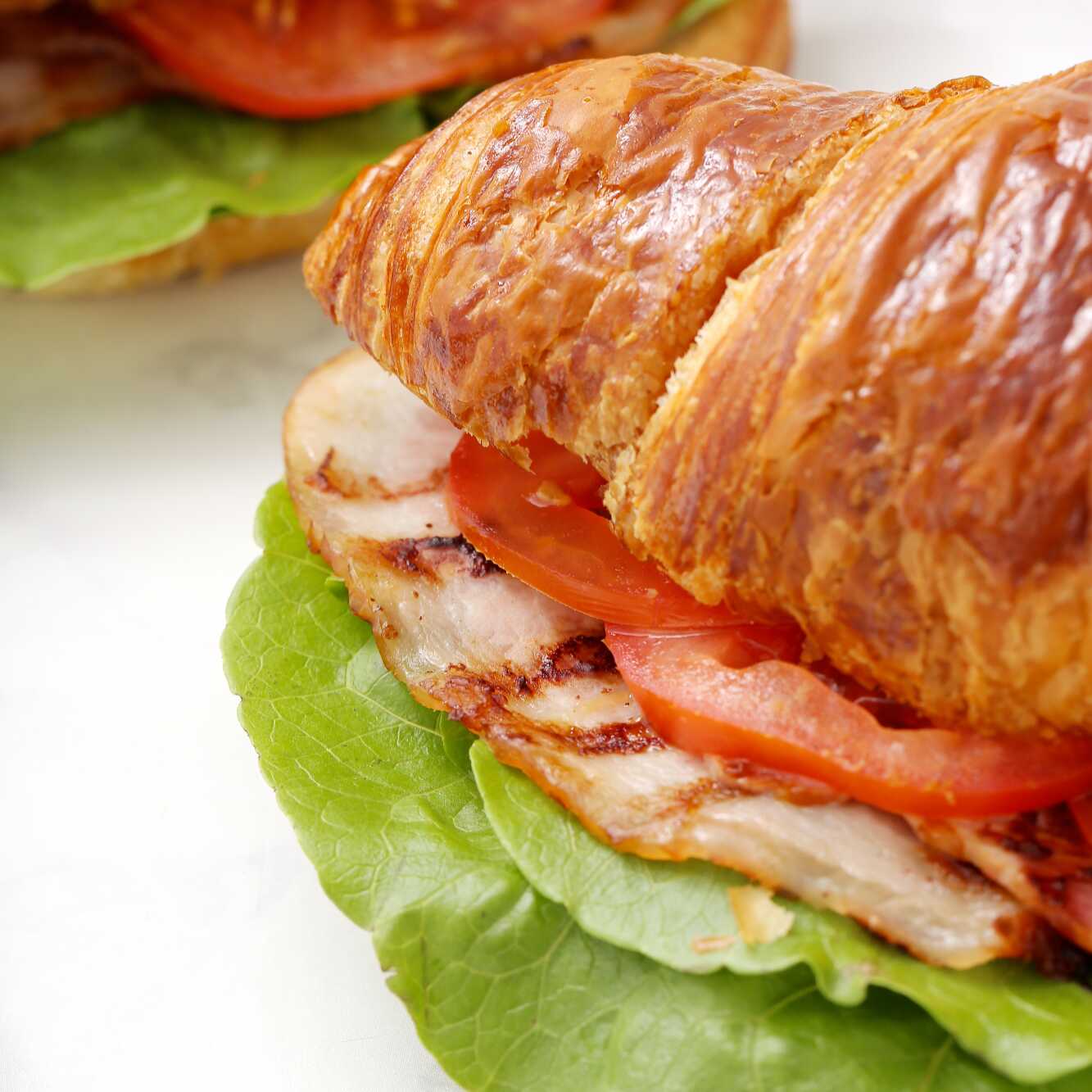 Cuernito Especial de Pechuga de Pollo con Queso