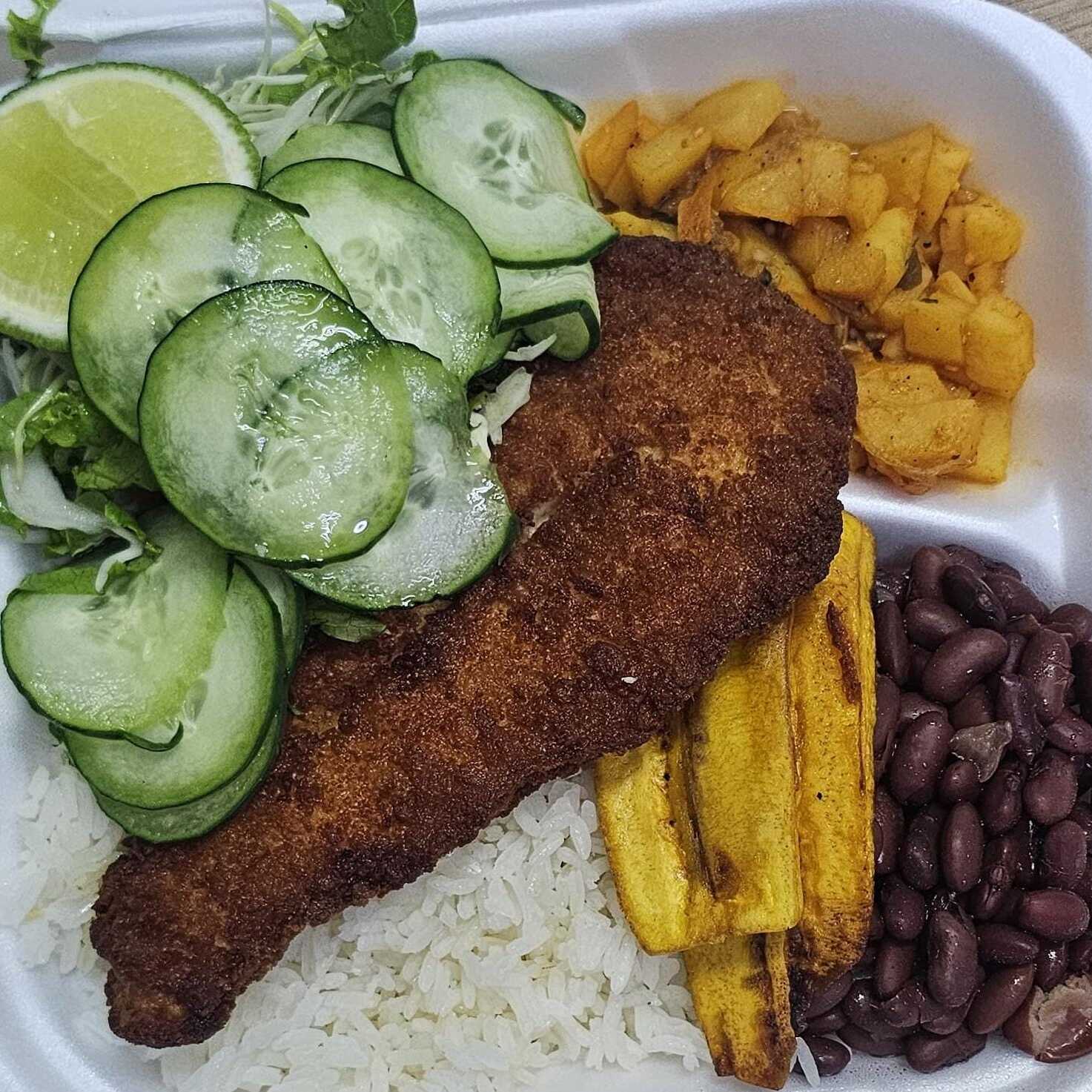 Casado con Filete Pollo Empanizado
