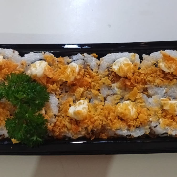 Salmão, arroz, gergelim, cream cheese e Doritos