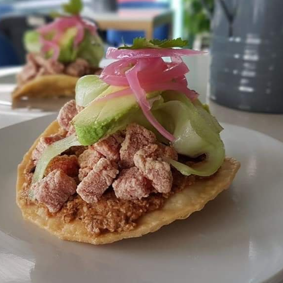 Tostada Carnitas de Atún