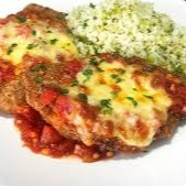 no nosso delicioso prato acompanha; arroz branquinho, feijao, batata frita e salada