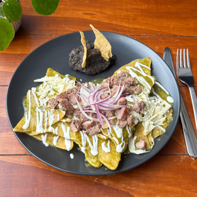 Chilaquiles verdes de arrachera