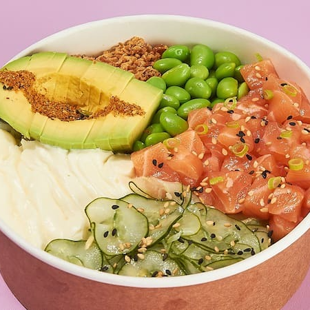 Arroz shari, salmão em cubos, cream cheese, avocado, togarashi, edamame, sunomono e cebola crispy.
Para garantir uma entrega rápida, não é possível fazer trocas e/ou retiradas de ingredientes nos produtos.