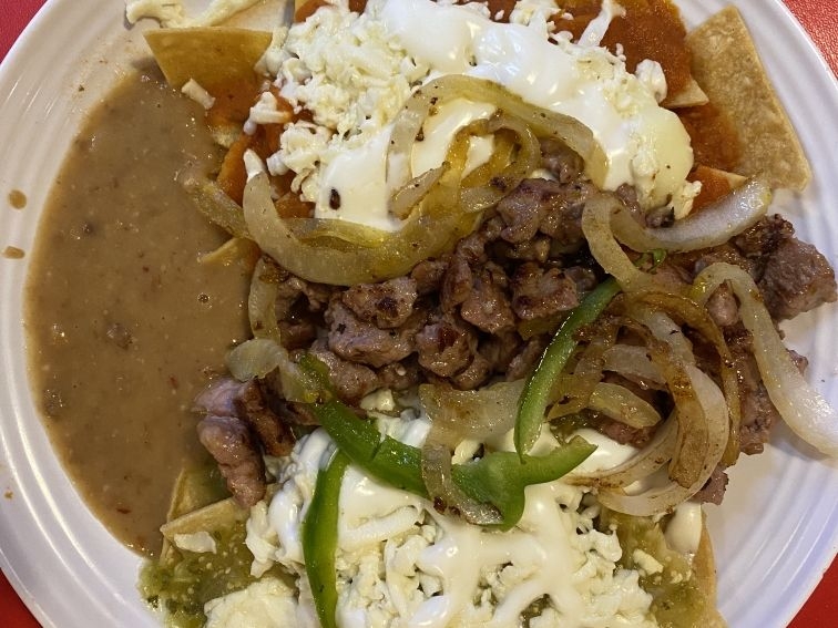 Chilaquiles con Arrachera