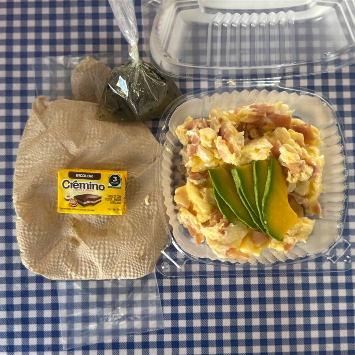 Huevo con jamón y queso