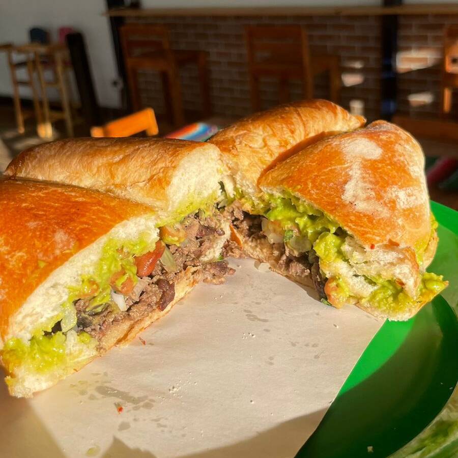 Torta de Arrachera con Queso