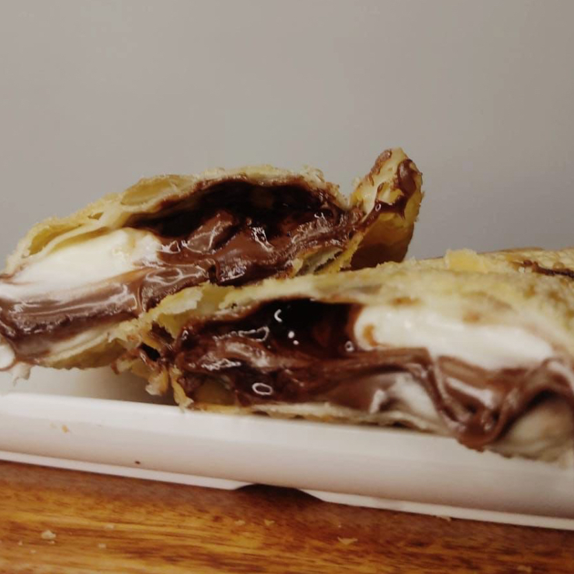 CHOCOLATE AO LEITE E CHOCOLATE BRANCO