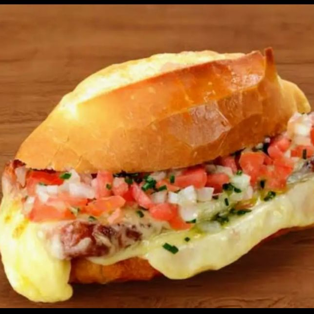 Pão francês, 200g de pernil grelhado ao fogo acompanha vinagrete, queijo e nosso molho da casa.!