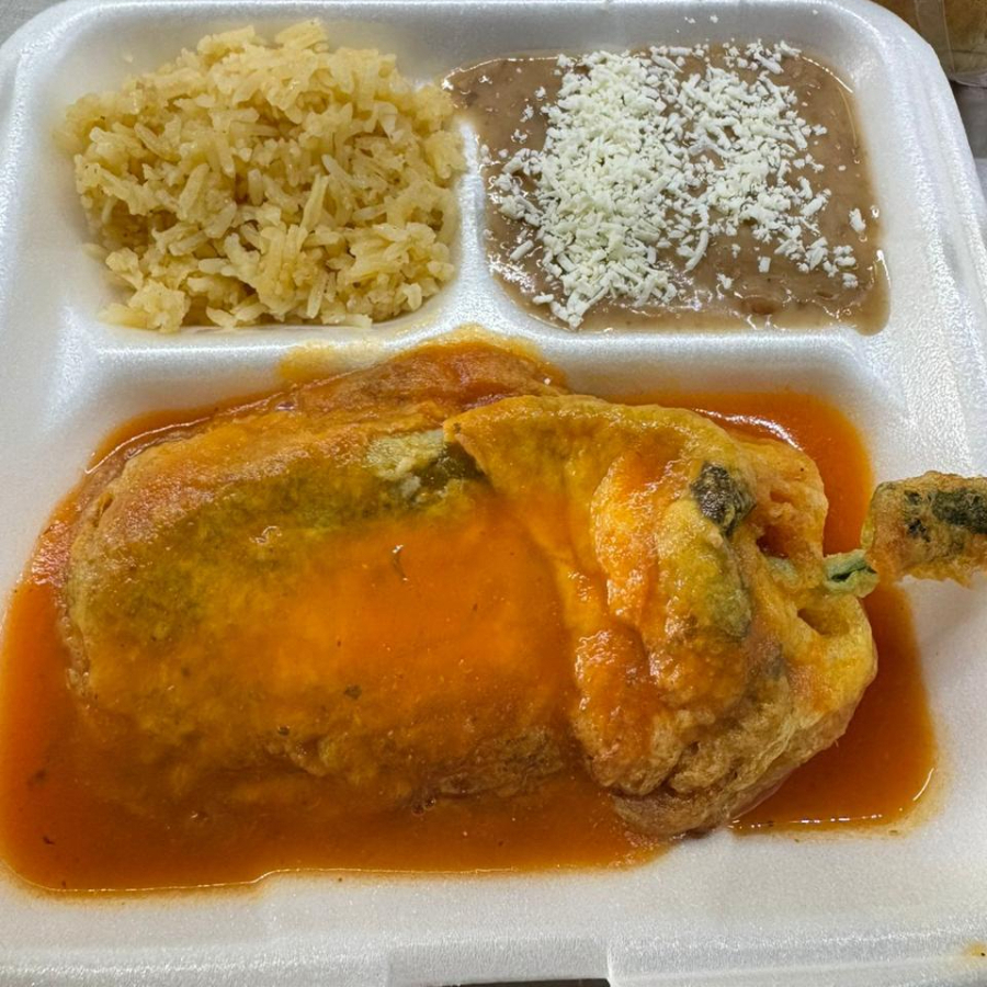 Chile Relleno 1Pza. incluye Arroz y Frijoles.