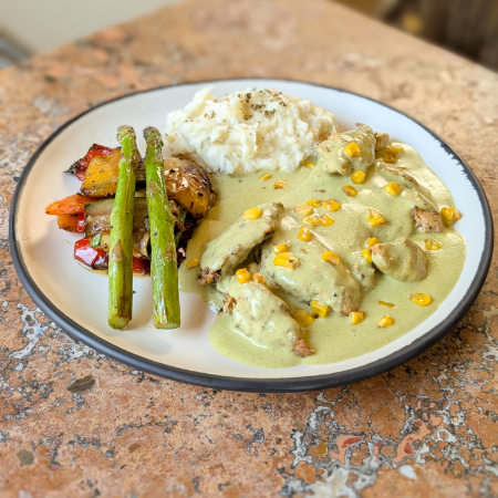 Pollo en Salsa Poblana