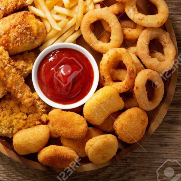 Anel de cebola + batata frita + nugget + salgadinhos