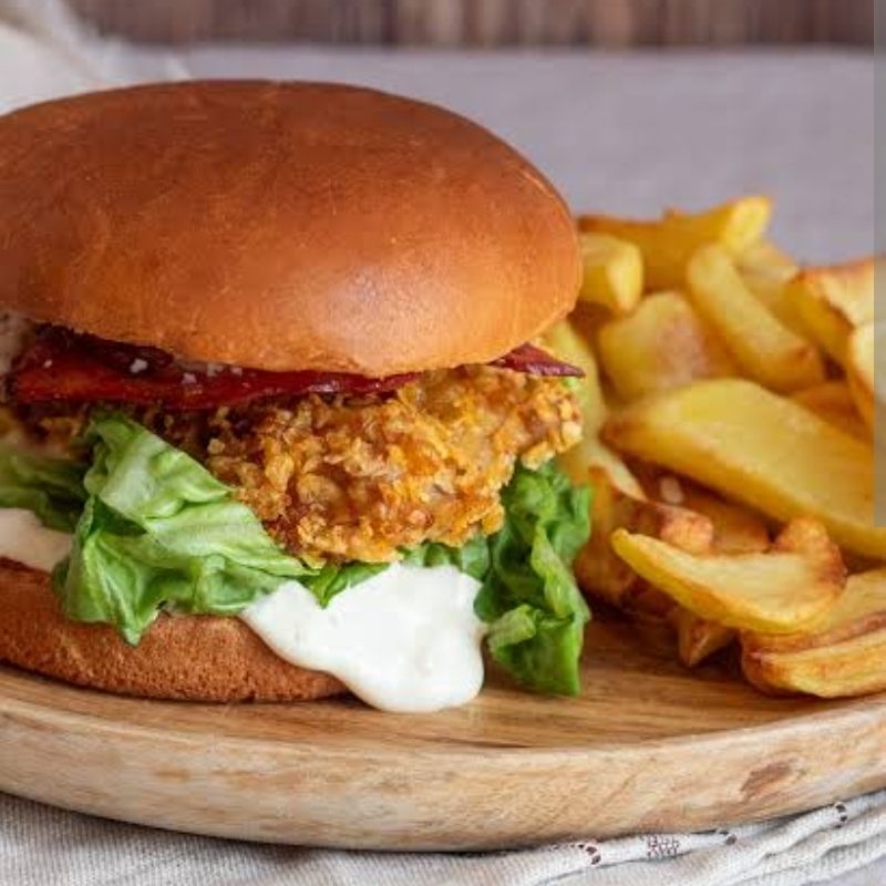 Hamburguesa de Pollo con Papas Red Hot BBQ