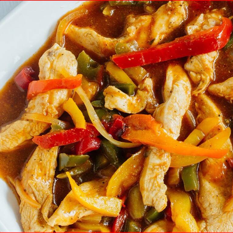 TAJADAS DE POLLO EN SALSA DESEMILLA DE MARAÑON