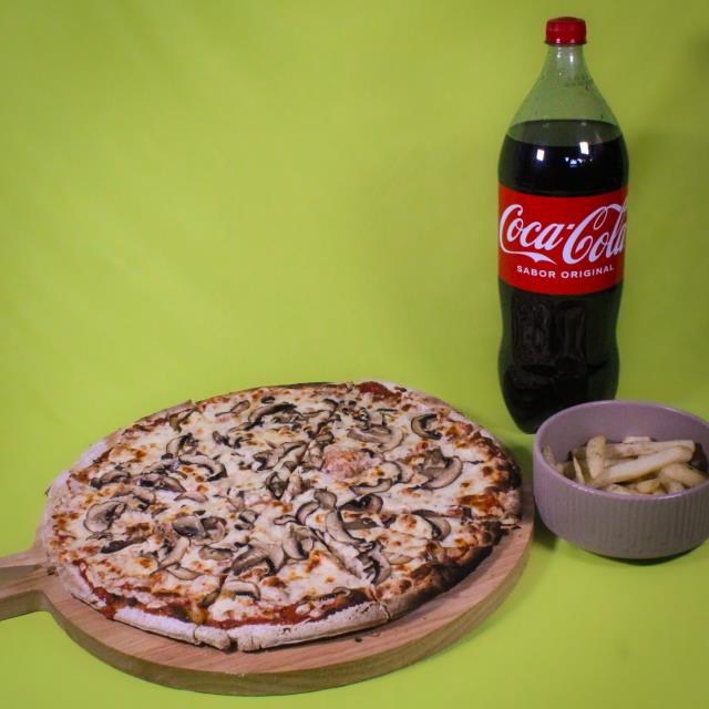 PIZZA TRADICIONAL GRANDE, PAPAS 200G Y 1 REFRESCOS 2LT