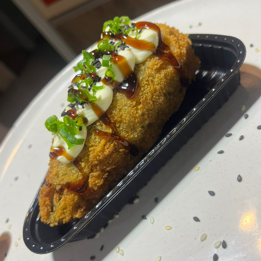 Temaki salmao grelhado com cream cheese e cebolinha empanado na farinha panko. Aprox 190g