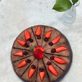 Receita de torta bem chocolatuda, feita com chocolate 70% cacau e é nossa opção sem farinha