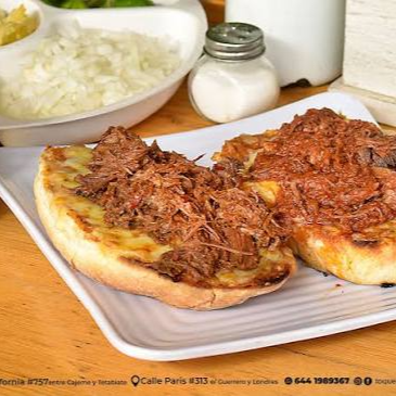 Molletes Jalisquillos con Birria