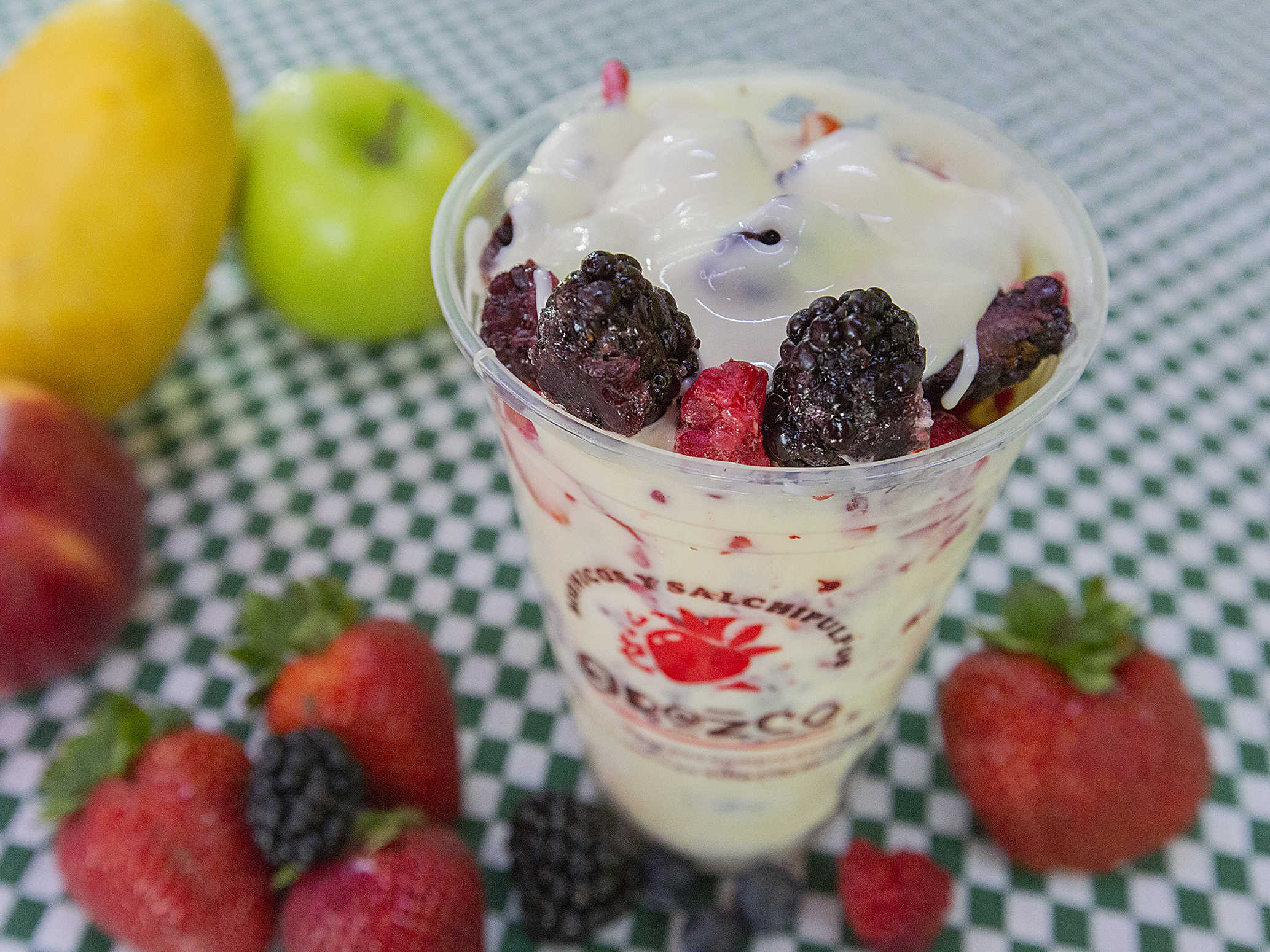 Frutos Rojos con crema mega