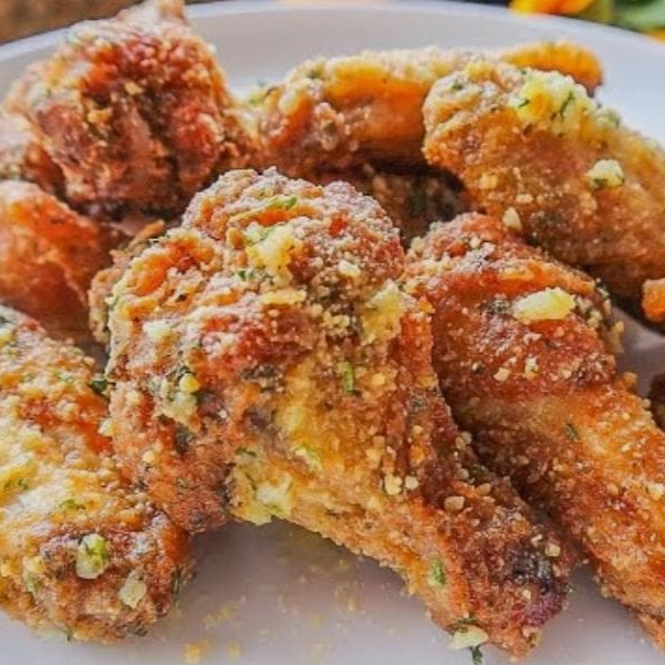 ALITAS AJO PARMESANO