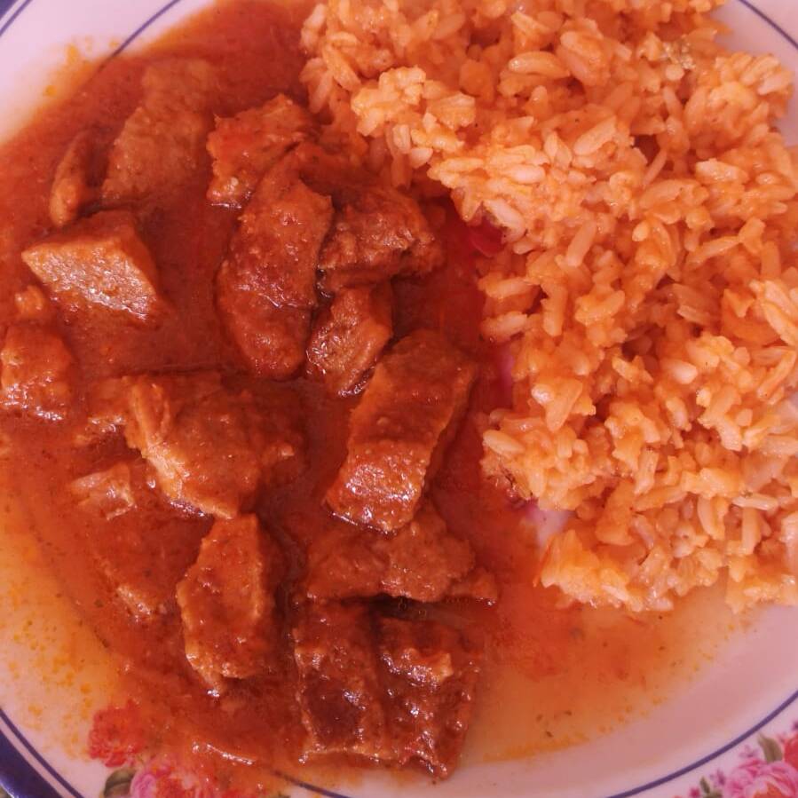Bistec en salsa roja