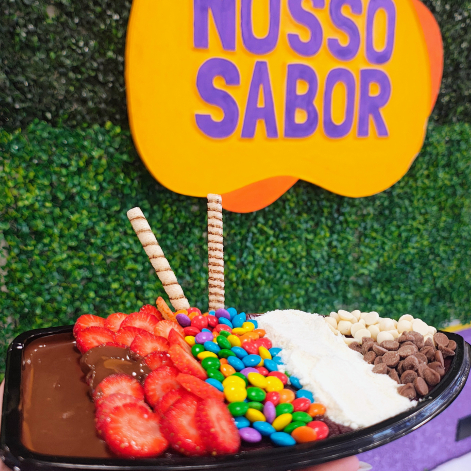 Barca perfeita para até 2 pessoas, Base de puro açaí cremoso e até 6 acompanhamentos a escolha