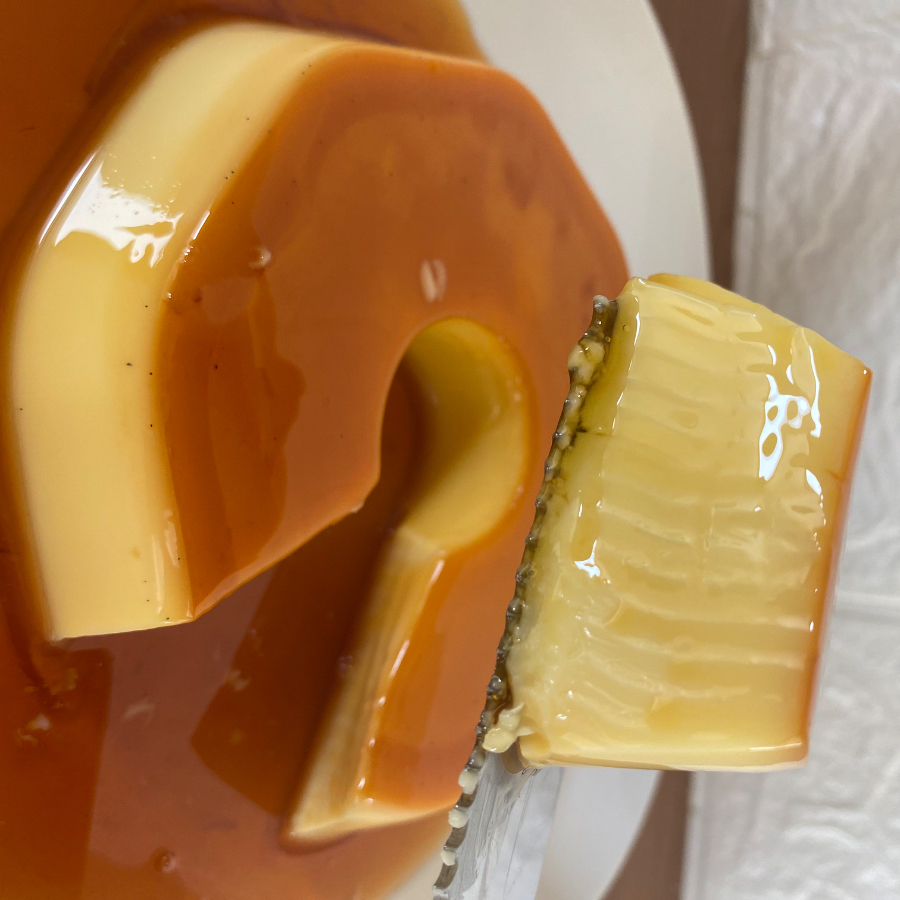Pudim Gourmet, o clássico, lisinho, com um leve toque de baunilha e calda de caramelo irresistível! Tamanho da embalagem: 500ml/ Serve de 4 a 6 pessoas promoção , cupom , oferta , morango , sobremesa , red velvet , banoffe , pudim , doce de leite , Dia dos namorados , festa junina , bolo gelado , Ninho , trufado , cone , café , frete grátis , presente , coxinha , gostoso , preço baixo , combo , promo , Doces , bolos , brigadeiro , docinhos , bolo vulcão , aniversario , coco , bolo de pote , gelado , chocolate , Pipoca gourmet , biscoito amanteigado, empada , frango , pistache , frutas vermelhas , geleia , coca , refri , combo , salgado , mousse , entrega rápida , grátis , 0800 , desconto , almoço barato , Nutella , brownie recheado , lanche barato , afogadinho , empada , cookies , cookie recheado , cookie americano , fatia recheada