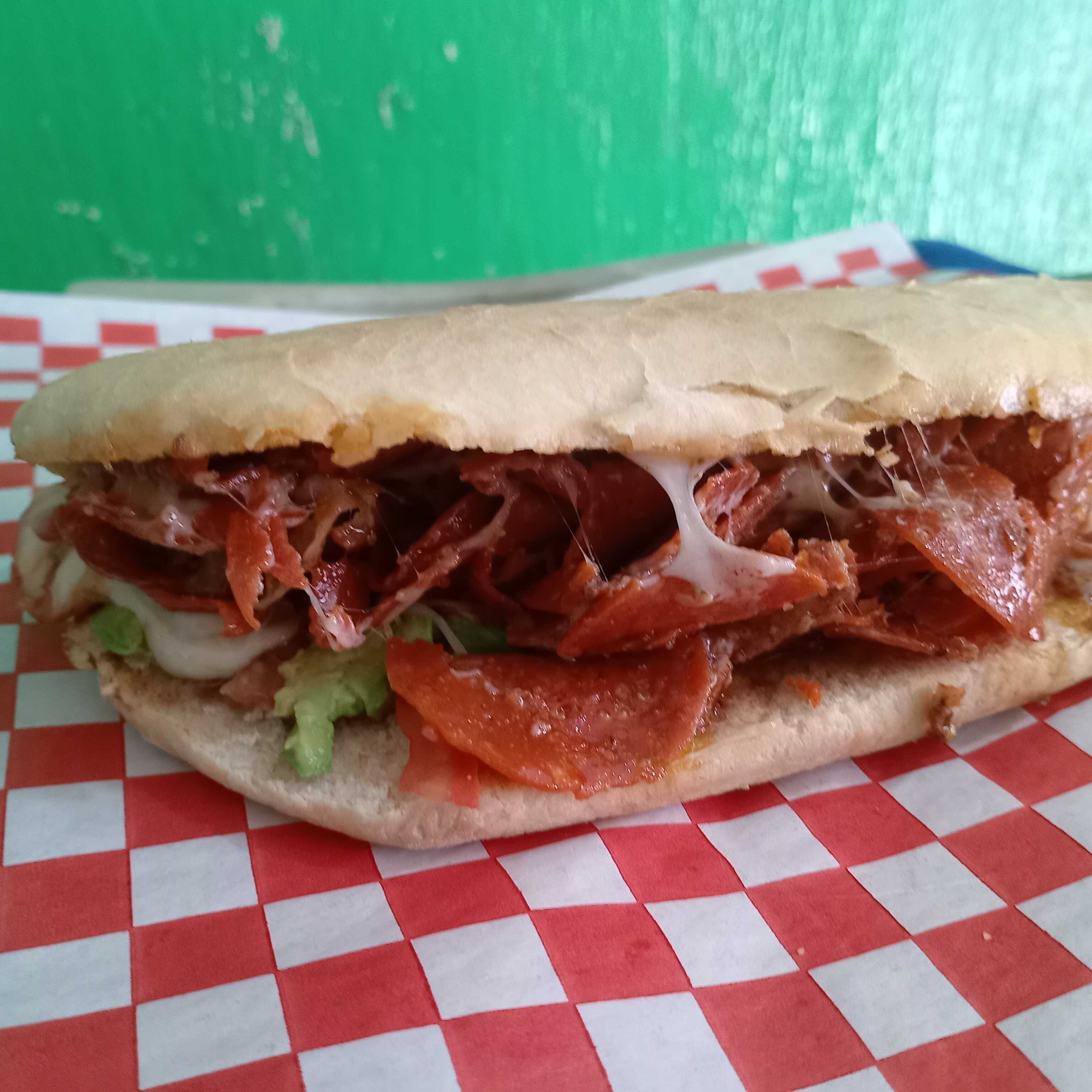 Lonche Combinado Pepperoni y Queso Fundido