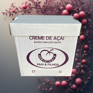Batido com Leite em Pó, garantindo cremosidade e sabor, sem perder as características do Açaí. Rende muito e é perfeito para família.