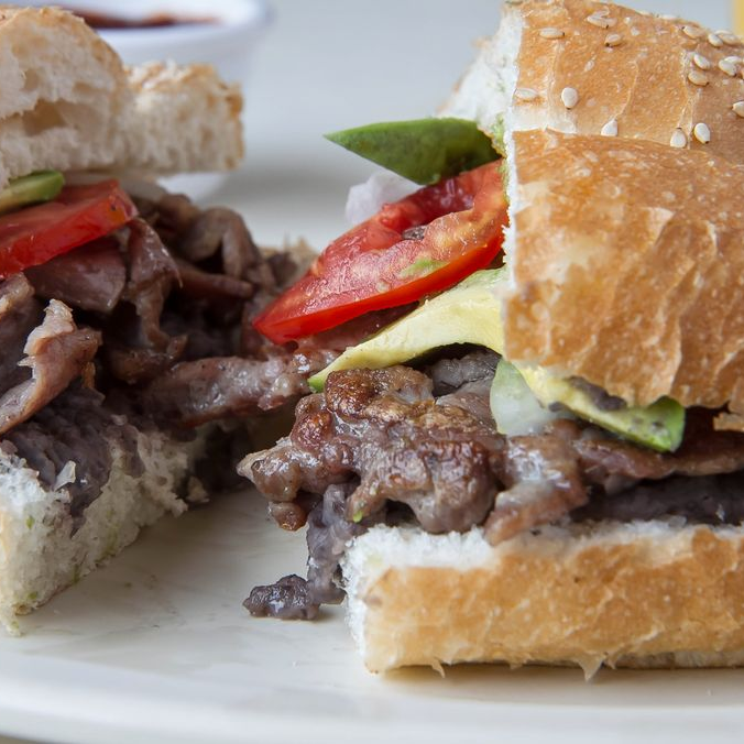Torta de asada con queso cheddar