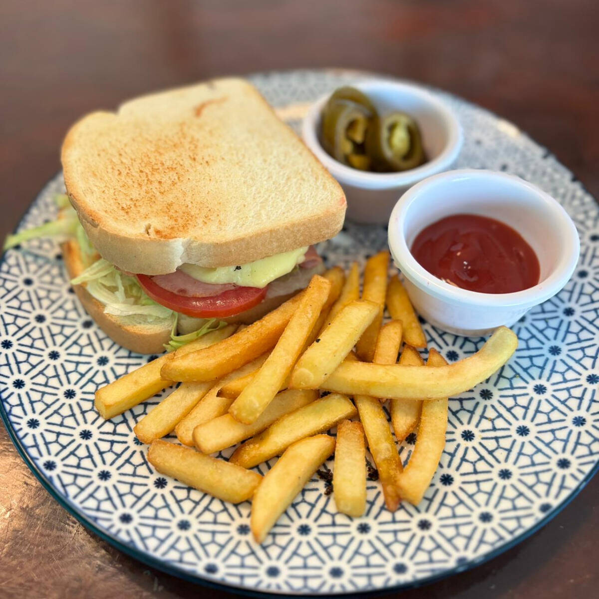 Sándwich Acompañado de Papas