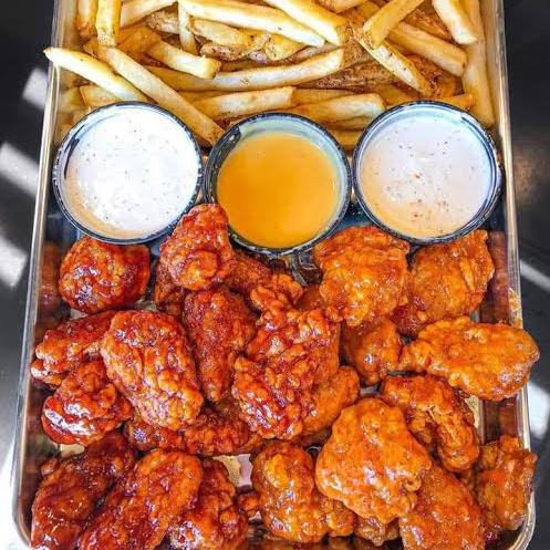 Alitas Jumbo con papas