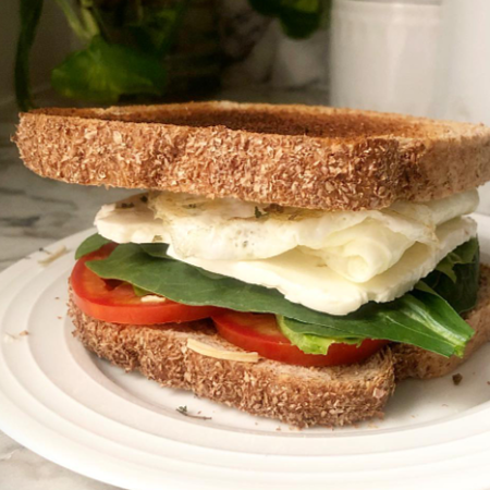 Sándwich De Panela con porción de Papas