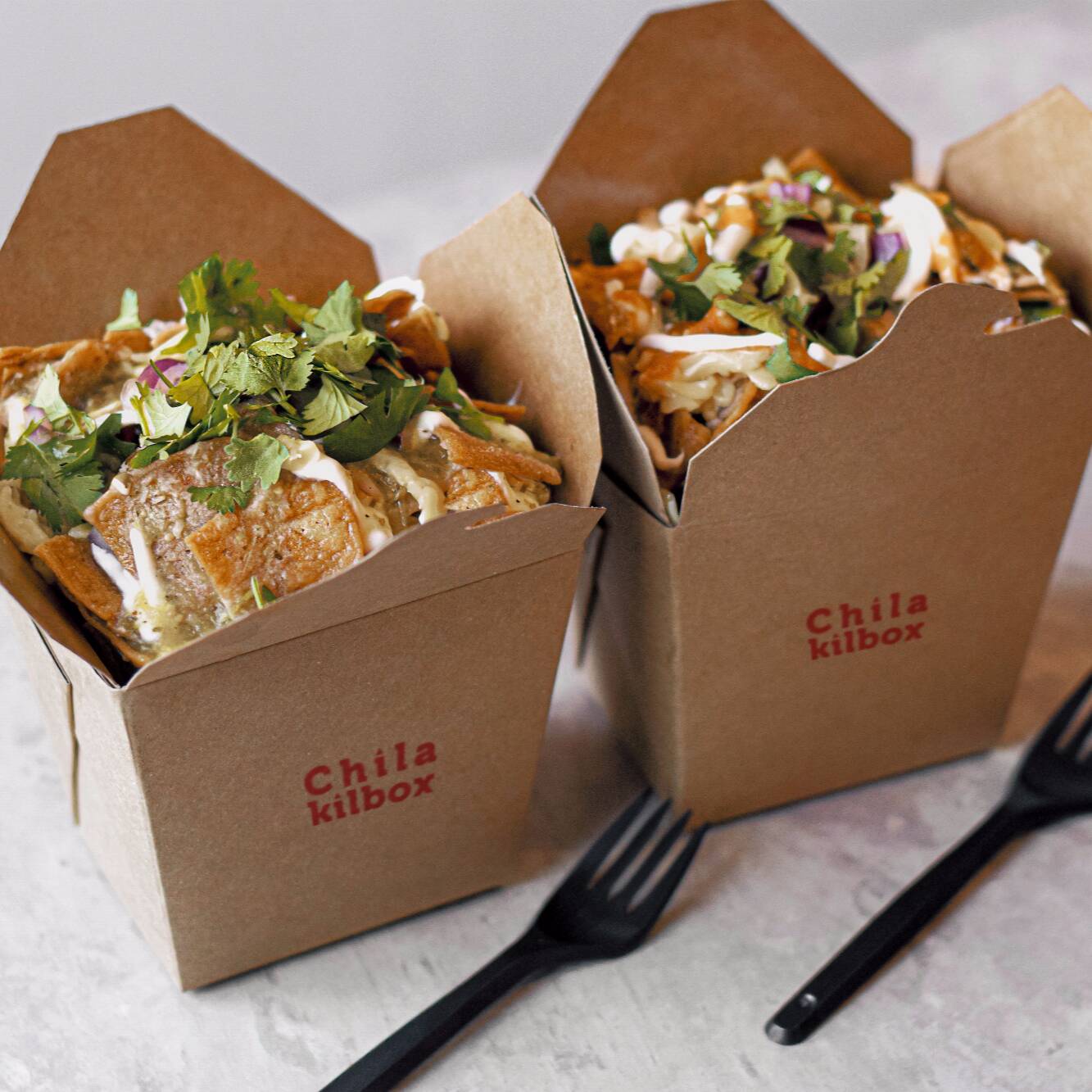 2 CHBX® Chilaquiles + 5 Toppings a elegir
