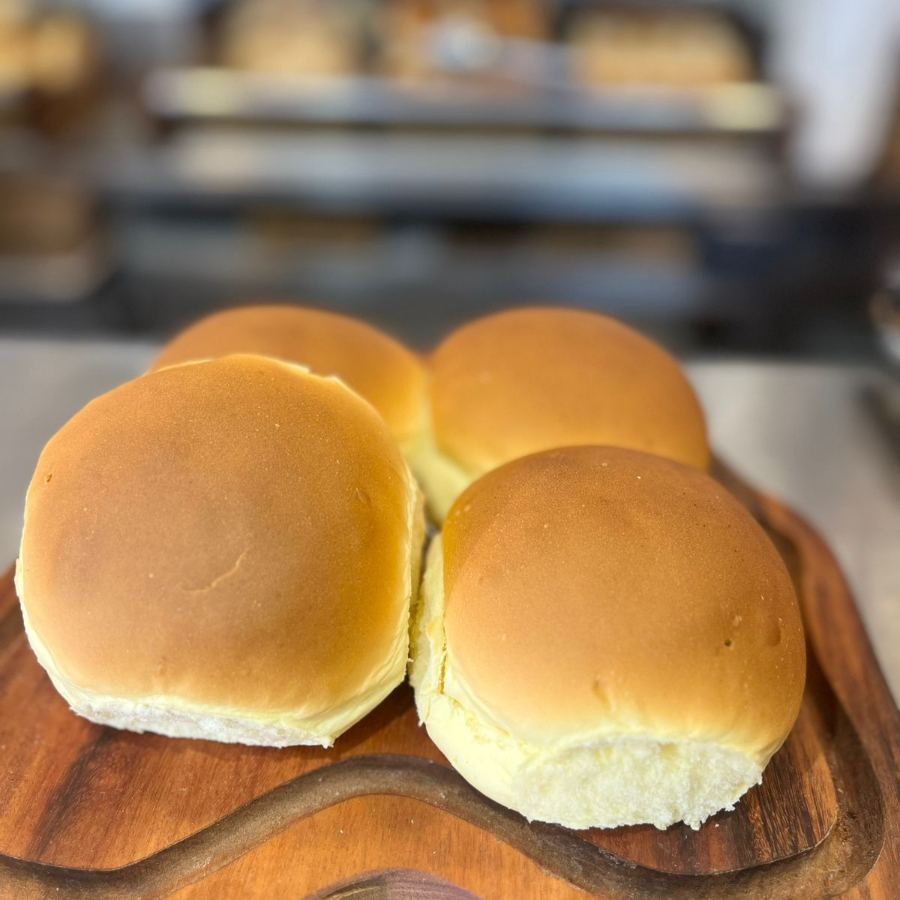 Pães de hambúrguer fabricação própria com 4 unidades
