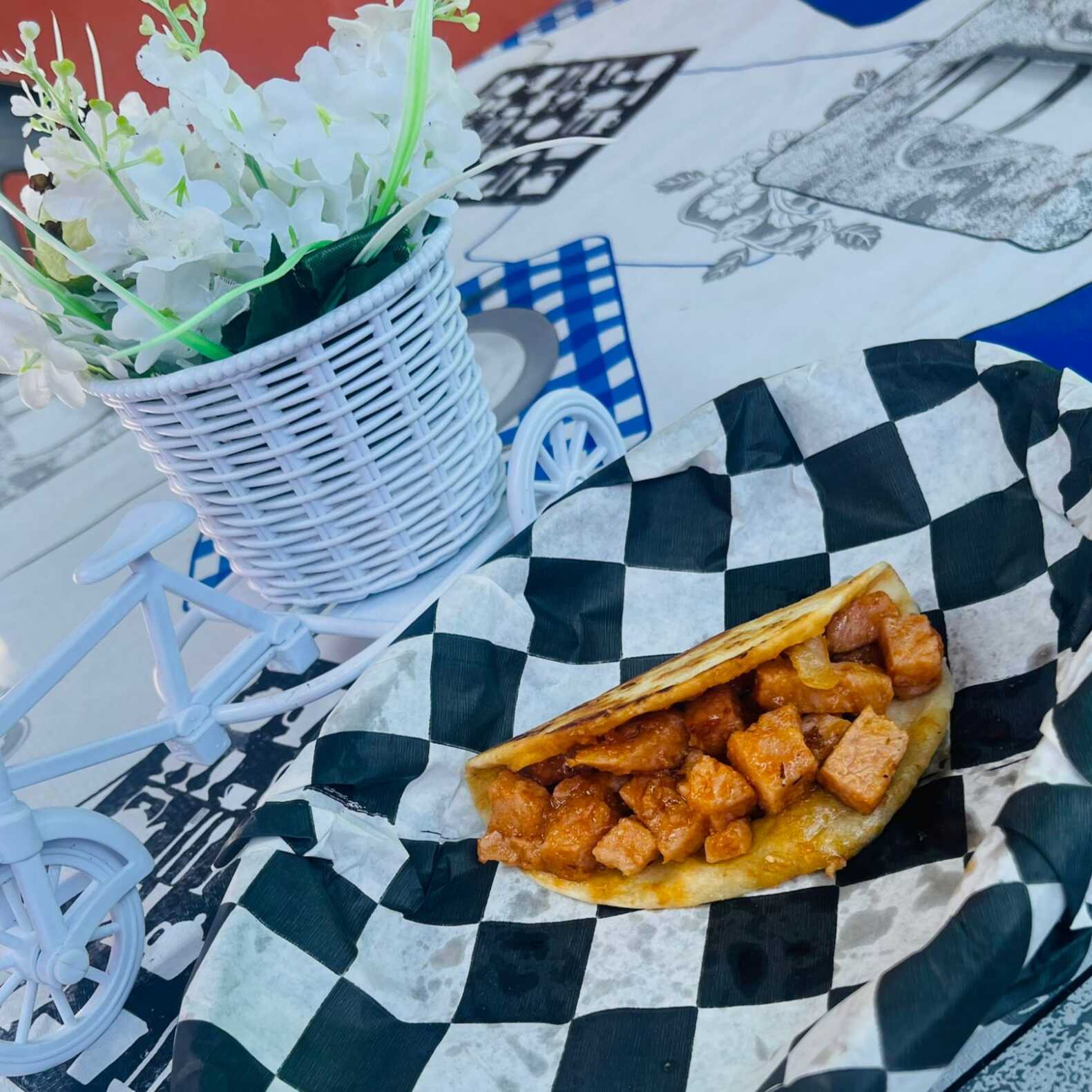 Maiz Taco De Chuleta En Salsa