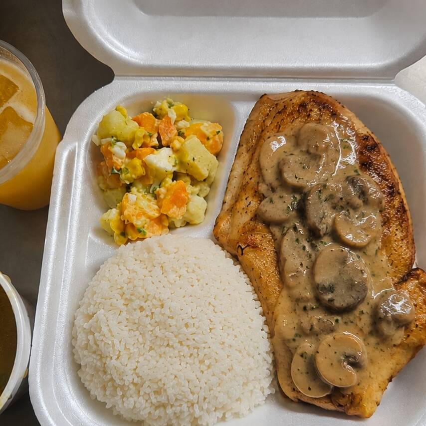 COMBO PECHUGA CON CHAMPIÑONES + SOPA + BEBIDA