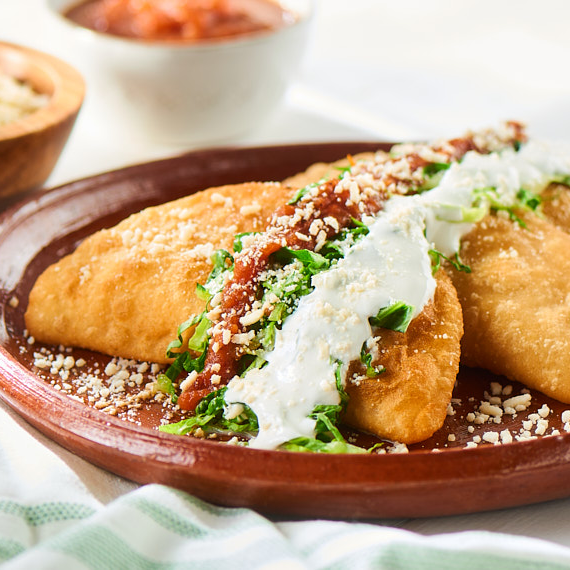 Quesadilla de Chicharrón y Orden de Enchiladas