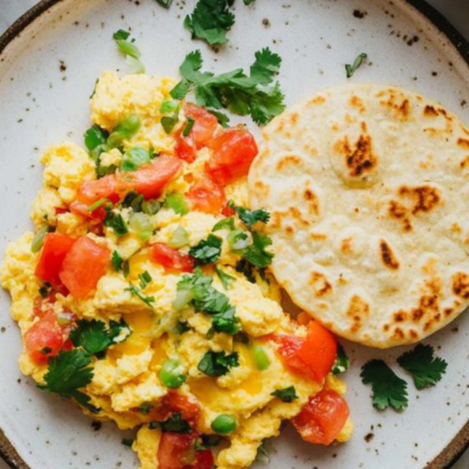 Promo Deli: Huevos Pericos + Arepa+ Chocolate