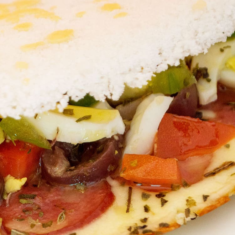 Presunto, mussarela, ovo cozido,bacon, cebola, orégano ,tomate e catupiry