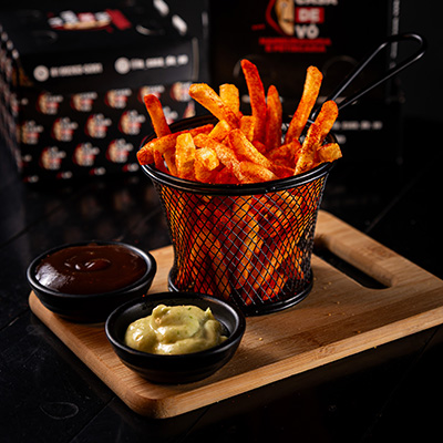 Batata Temperada , molho barbecue e molho especial ( aproximadamente 200g)