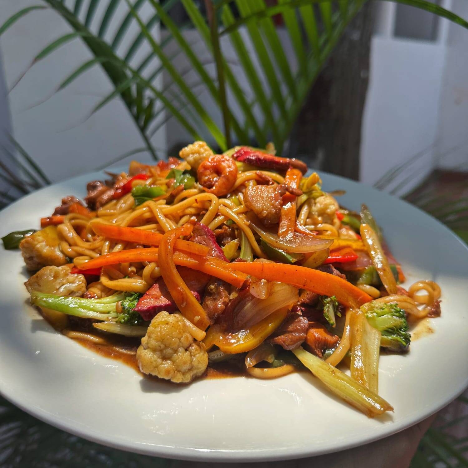LO MEIN ESPECIAL (Grande)