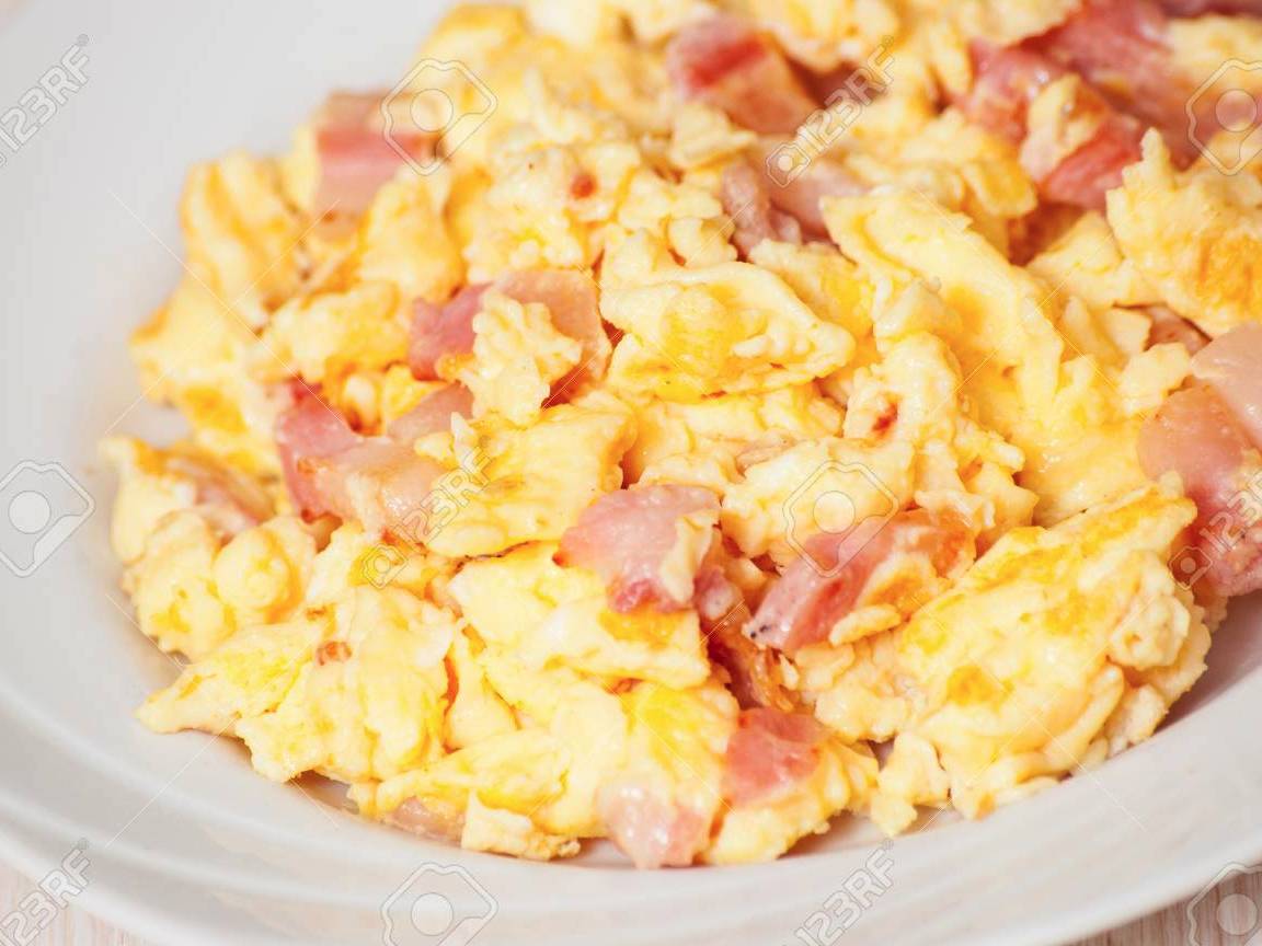 Huevos Revueltos con Tocino
