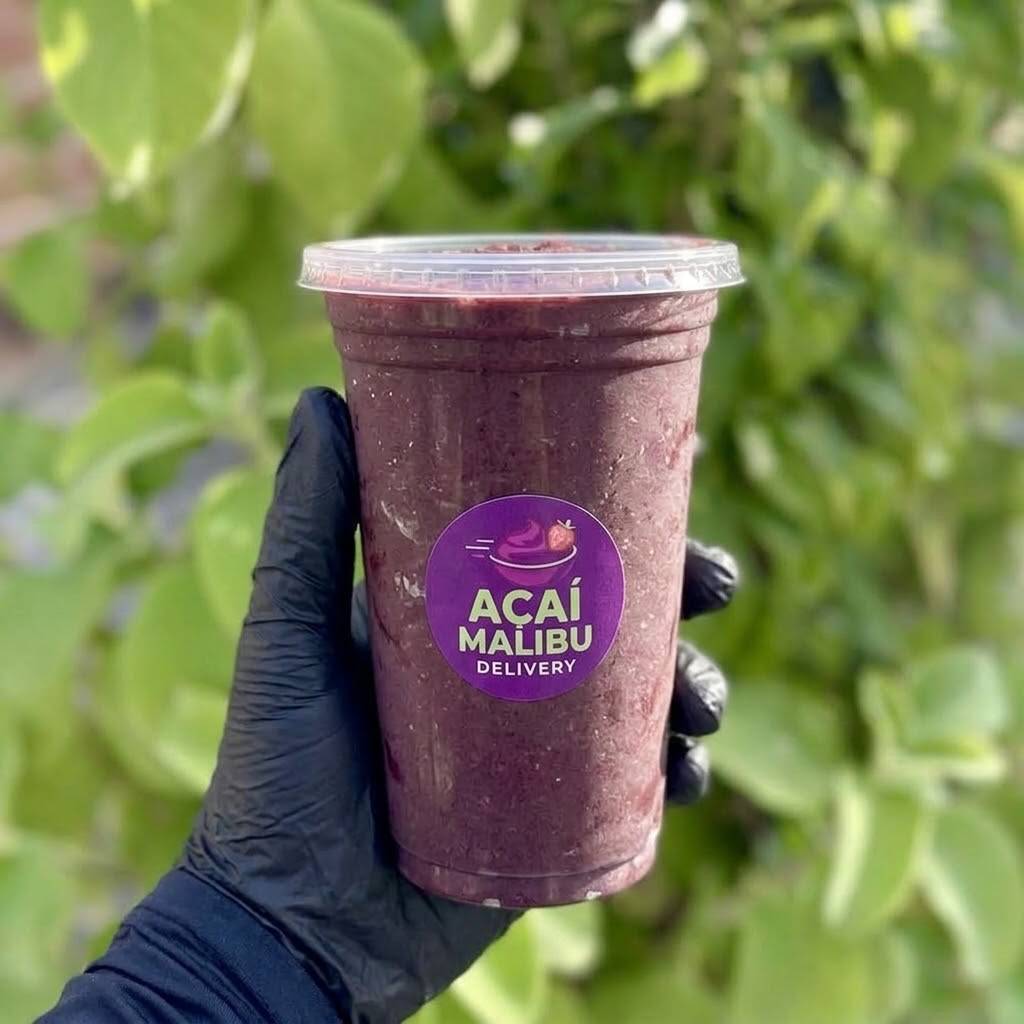 Copo de 500ml de açaí premium puro.