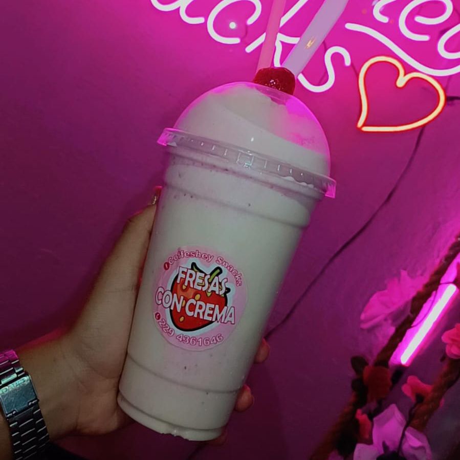 FRAPPÉ FRESAS CON CREMA